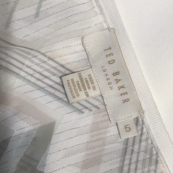 Ted Baker Vilanta Top, white with green beige chevron print, size US 12-14. - Picture 6 of 7